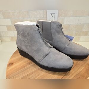 AEROSOLES Gray Ankle Booties Size 10.5M